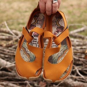 Wildings barefoot shoes size 40 women’s size 8 Chic Mustard Sandals for Women